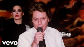 Robert Palmer – Addicted To Love (Official Music Video)